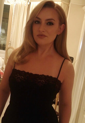 Amelia Dimoldenberg