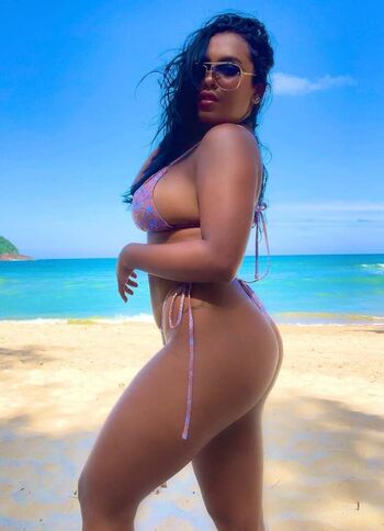 Ana Clara R