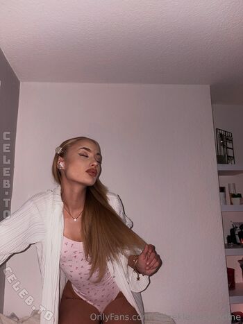 Full leaked Deinekleineblondine private onlyfans photo