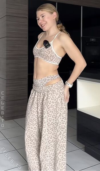 Full leaked Fitbyhannaah private onlyfans photo