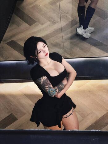 Hitomi Songyuxin