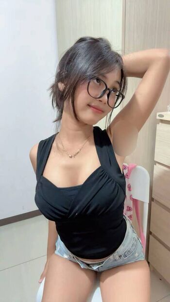 Full leaked Indonesian girls  page private onlyfans photo