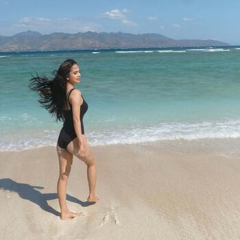 Full leaked Indonesian girls private onlyfans photo