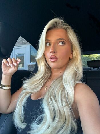 Full leaked Izzytaffs private onlyfans photo