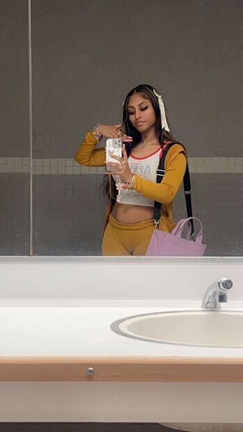 Full leaked Kadabaylor private onlyfans photo