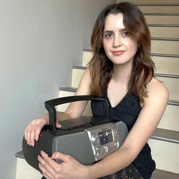 Laura Marano
