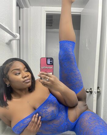 LickPrettyLaya
