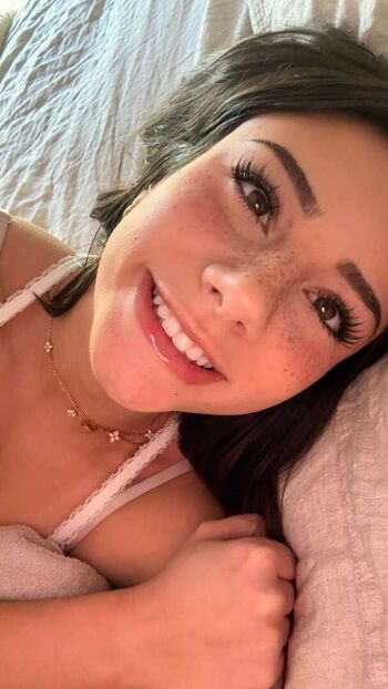 Mikayla Campinos