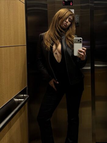 Full leaked Renatarii  page private onlyfans photo